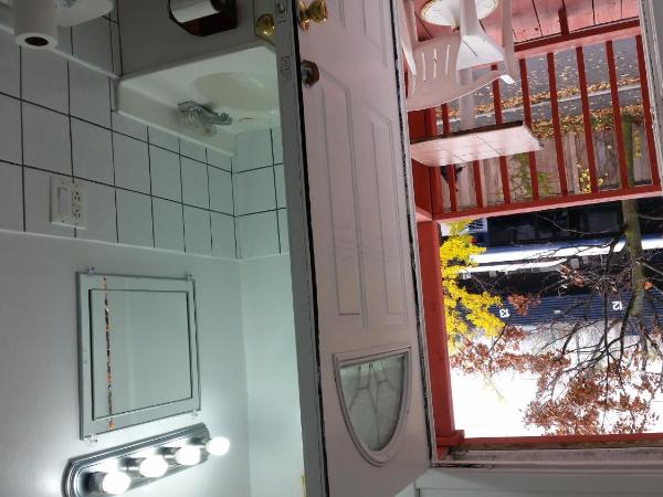 A Voyageur's Guest House : photo 6 de la chambre chambre double avec salle de bains commune