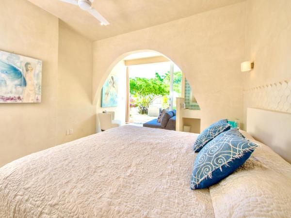 Casa Coco by Coco B Isla : photo 2 de la chambre suite lit king-size - vue sur piscine