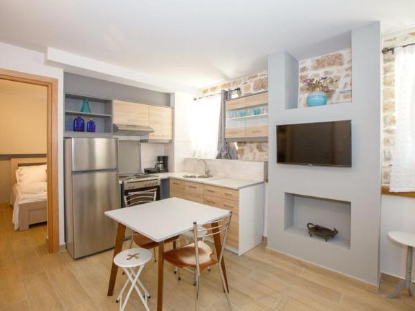 ΟNIRO Comfort Living : photo 5 de la chambre chambre quadruple avec salle de bains privative