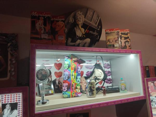 Elvis - Marilyn - Vasco Rossi - Airport Catania Center : photo 4 de la chambre chambre double