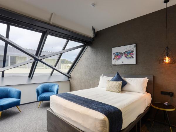 Microtel by Wyndham Wellington : photo 1 de la chambre chambre affaires lit queen-size