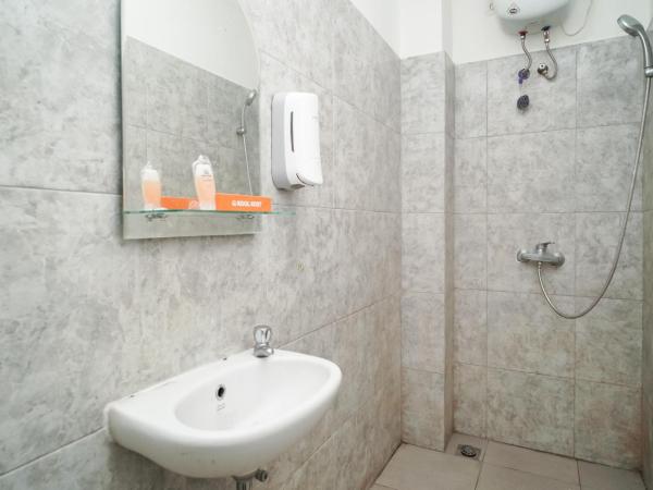 KoolKost near Universitas BINUS Anggrek : photo 5 de la chambre chambre double deluxe