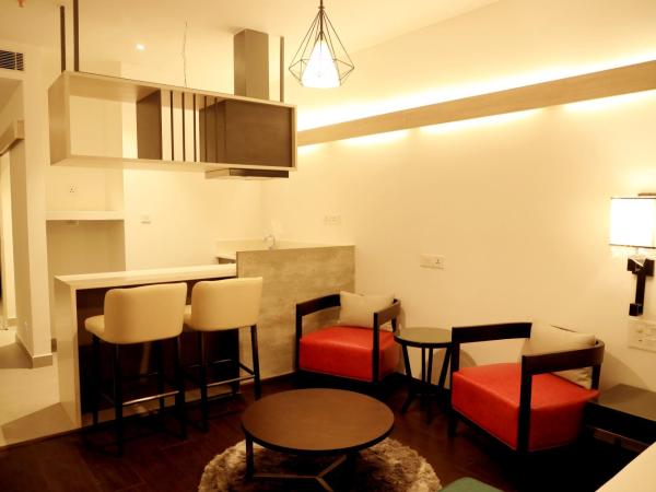 Hotel Deccan Serai Grande, Gachibowli, Hyderabad : photo 7 de la chambre suite studio