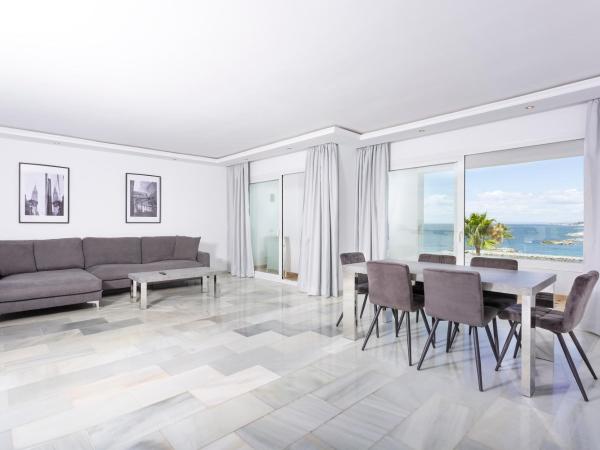 B51 Executive Flats Marbella : photo 8 de la chambre appartement 3 chambres deluxe avec bain à remous - vue sur mer