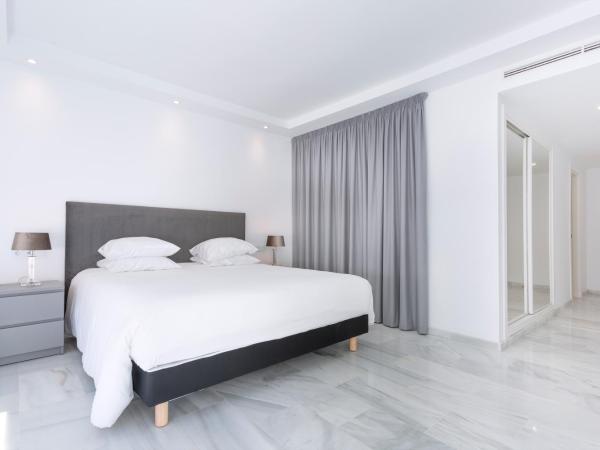 B51 Executive Flats Marbella : photo 6 de la chambre appartement 3 chambres de luxe avec vue sur mer