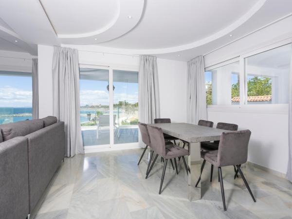 B51 Executive Flats Marbella : photo 1 de la chambre appartement 3 chambres de luxe avec vue sur la ville
