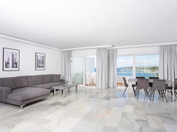 B51 Executive Flats Marbella : photo 1 de la chambre appartement 4 chambres deluxe avec bain à remous - vue sur mer