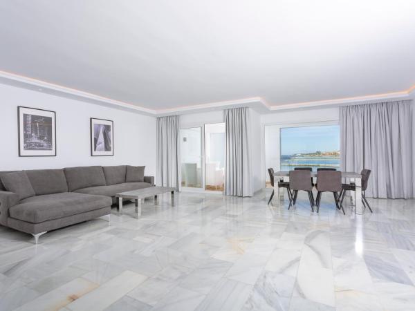 B51 Executive Flats Marbella : photo 2 de la chambre appartement 4 chambres de luxe avec vue sur la mer