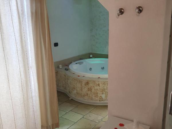 Il Daviduccio : photo 3 de la chambre chambre lit king-size avec baignoire spa
