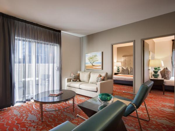 Miller Apartments : photo 3 de la chambre two bedroom executive apartment with balcony