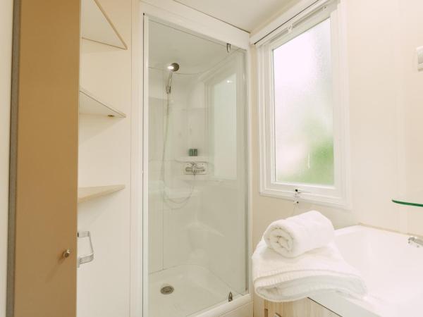 Village Vacances Le Parc Des Chênes (by Popinns) : photo 6 de la chambre mobile home - 6 personnes