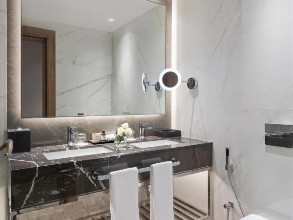 Fairmont Dubai : photo 3 de la chambre suite présidentielle - accès au salon et service de navette vers dubai mall et kite beach