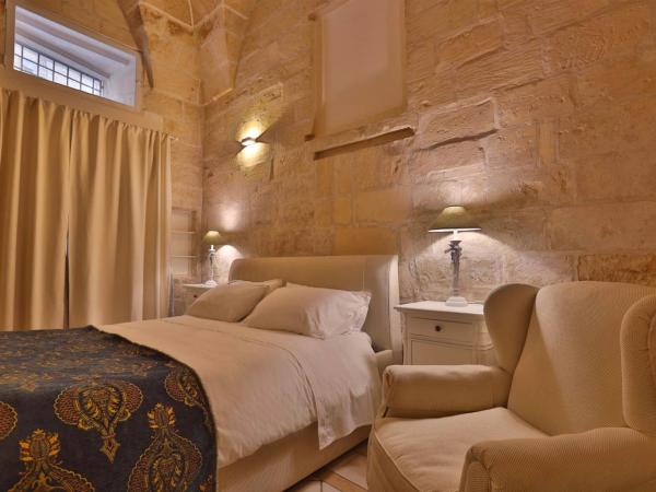 Chiesa Greca - SIT Rooms & Apartments : photo 4 de la chambre chambre familiale avec salle de bains privative