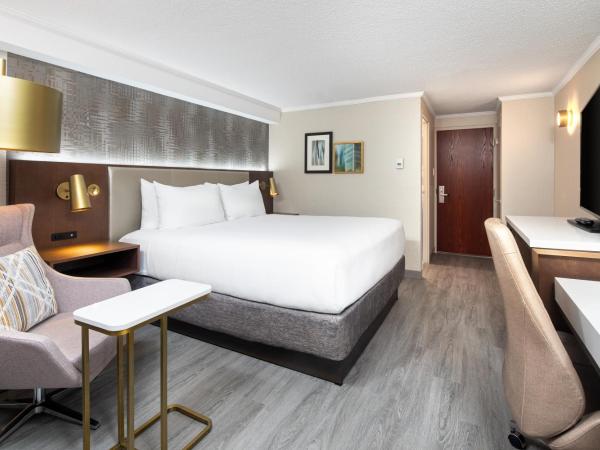 Crowne Plaza Toronto Airport, an IHG Hotel : photo 1 de la chambre chambre lit king-size Étage supérieur - non-fumeurs