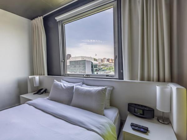 Hotel Zero 1 Montreal : photo 3 de la chambre chambre supérieure lit queen-size