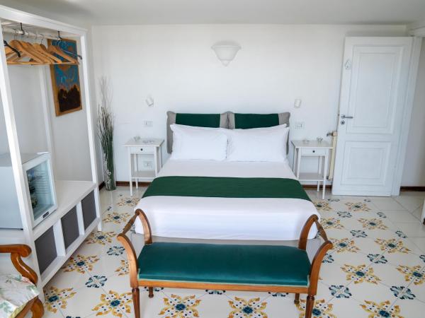 Le Stanze di Sissi - Luxury Suites : photo 9 de la chambre chambre double deluxe - vue sur mer