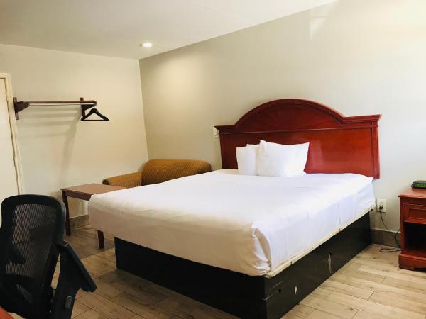 Summit Inn - Houston Medical Center - NRG Park : photo 1 de la chambre chambre lit king-size - non-fumeurs