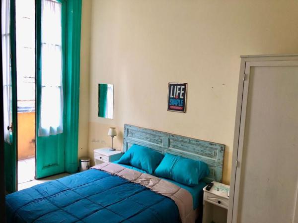 Granados Hostel : photo 4 de la chambre chambre double avec salle de bains commune