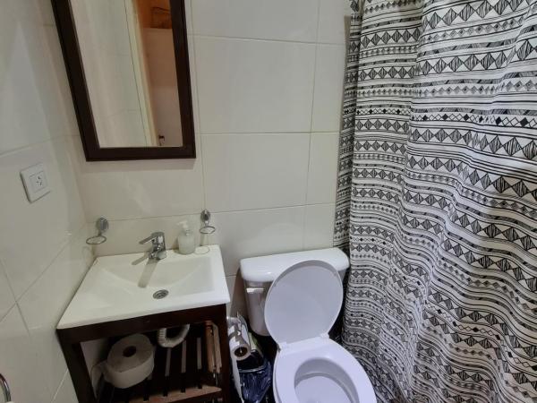 Hostel Estoril : photo 5 de la chambre chambre double avec salle de bains privative