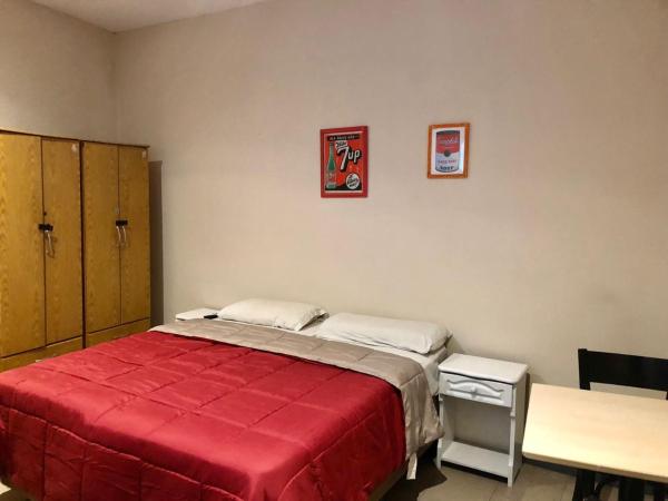 Granados Hostel : photo 1 de la chambre chambre double avec salle de bains privative