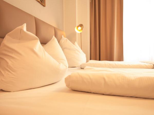 TM Hotel Düsseldorf : photo 3 de la chambre chambre double avec lit d'appoint