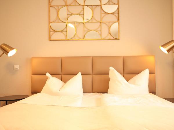 TM Hotel Düsseldorf : photo 5 de la chambre chambre double avec lit d'appoint