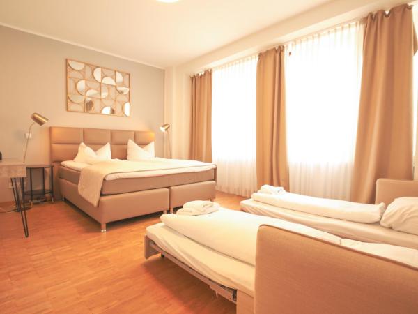 TM Hotel Düsseldorf : photo 6 de la chambre chambre double avec lit d'appoint