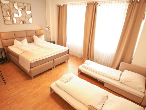 TM Hotel Düsseldorf : photo 8 de la chambre chambre double avec lit d'appoint