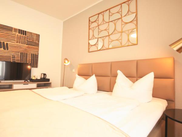 TM Hotel Düsseldorf : photo 9 de la chambre chambre double avec lit d'appoint