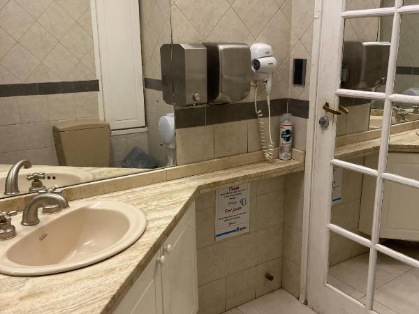 Gorilla Hostel : photo 10 de la chambre lit dans dortoir mixte de 4 lits