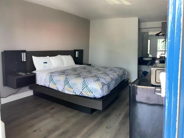 Motel 6-Memphis, TN - East : photo 4 de la chambre chambre lit king-size - fumeurs