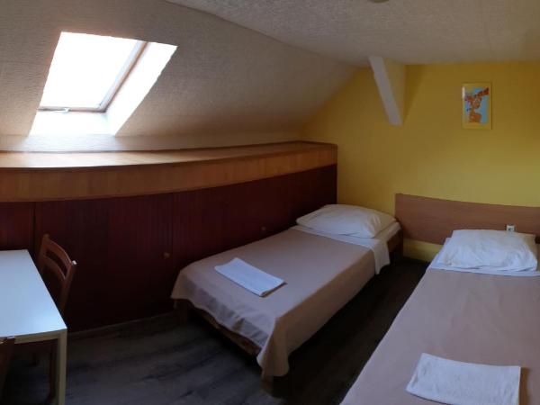 Jáde Panzió : photo 1 de la chambre chambre lits jumeaux avec salle de bains commune