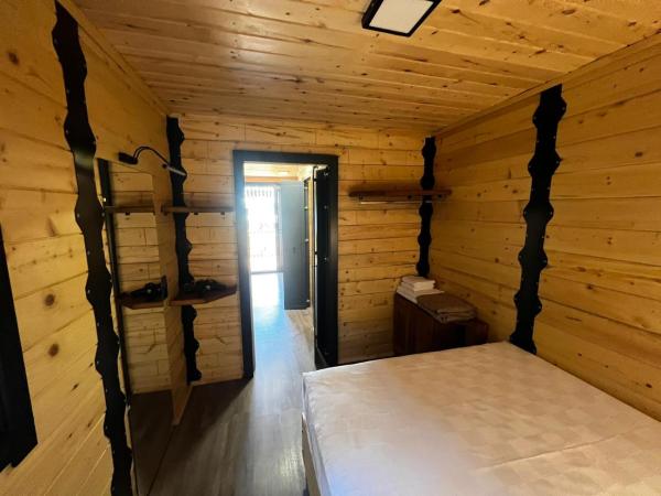Bitez Tiny House & Beach : photo 5 de la chambre chambre familiale avec balcon