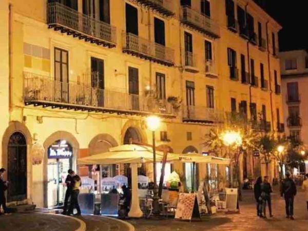 La Garçonniere-Suite in Salerno centro : photo 1 de la chambre suite