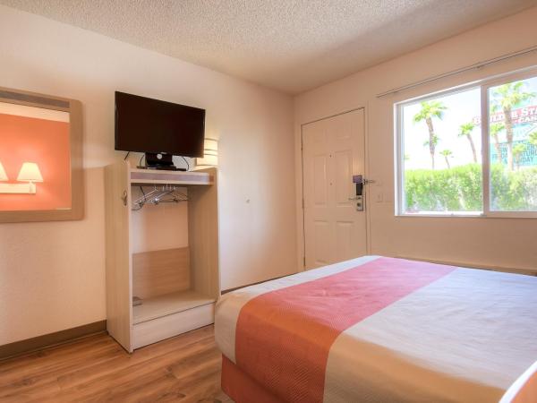Park Inn by Radisson, Las Vegas Boulder Hwy : photo 1 de la chambre chambre lit queen-size - non-fumeurs
