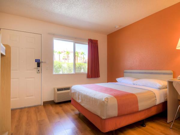 Park Inn by Radisson, Las Vegas Boulder Hwy : photo 2 de la chambre chambre lit queen-size - non-fumeurs