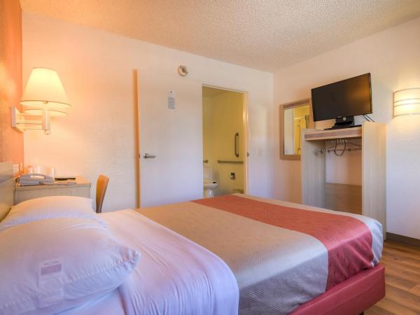 Park Inn by Radisson, Las Vegas Boulder Hwy : photo 3 de la chambre chambre lit queen-size - non-fumeurs