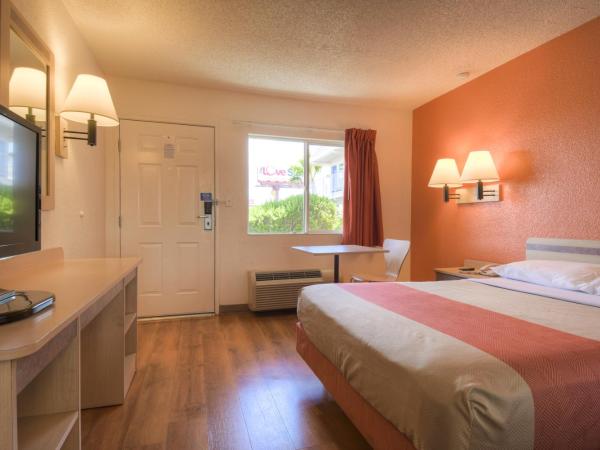 Park Inn by Radisson, Las Vegas Boulder Hwy : photo 6 de la chambre chambre lit queen-size - non-fumeurs