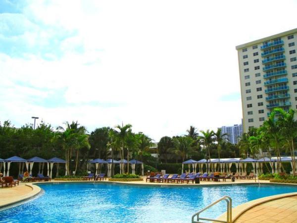 Sunny Isles Ocean Reserve Condo Apartments : photo 1 de la chambre appartement 3 chambres avec balcon