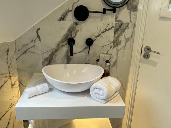 Beach Lodge : photo 5 de la chambre chambre double avec salle de bains privative