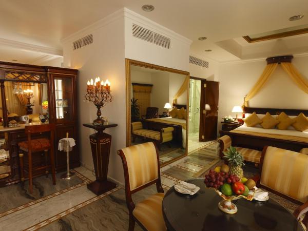 The Raj Palace (Small Luxury Hotels of the World) : photo 3 de la chambre suite - vue sur jardin