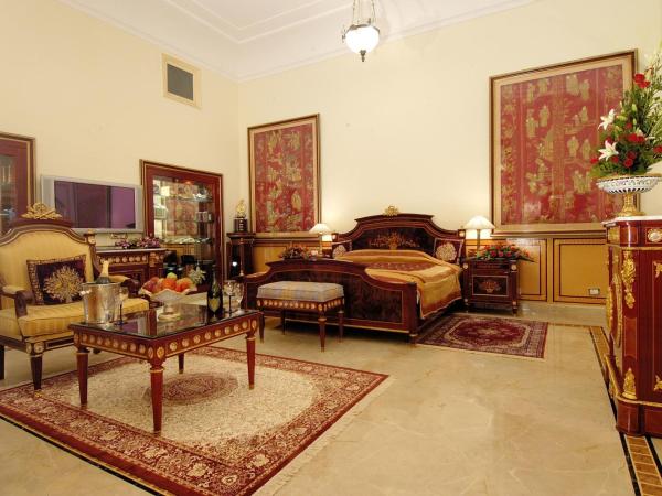 The Raj Palace (Small Luxury Hotels of the World) : photo 6 de la chambre suite - vue sur jardin