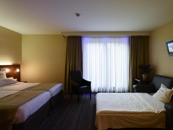 Hotel Europe : photo 3 de la chambre chambre double supérieure avec canapé