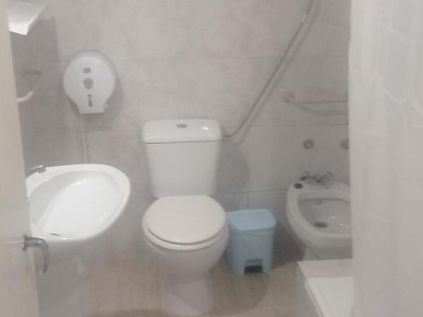 Residence Pé na Areia : photo 1 de la chambre chambre triple avec salle de bains