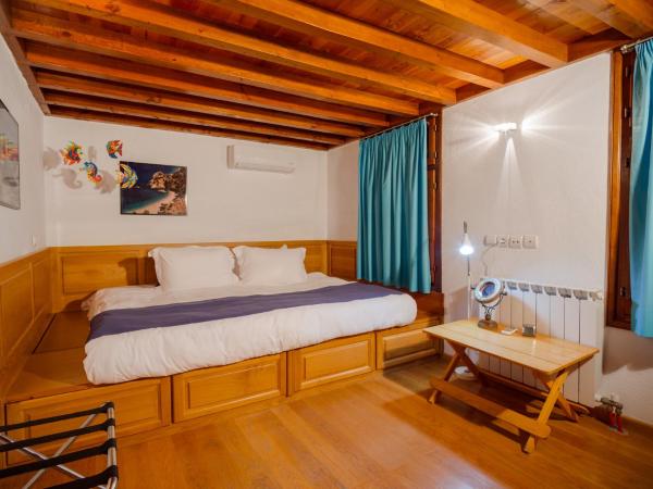 In Camera Art Boutique Hotel : photo 1 de la chambre villa médiévale (places en suspension)