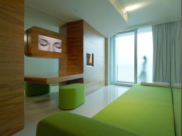 i-Suite Hotel : photo 1 de la chambre suite - vue sur mer