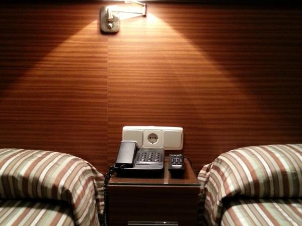 Hostal Atocha Almudena Martín : photo 9 de la chambre chambre double