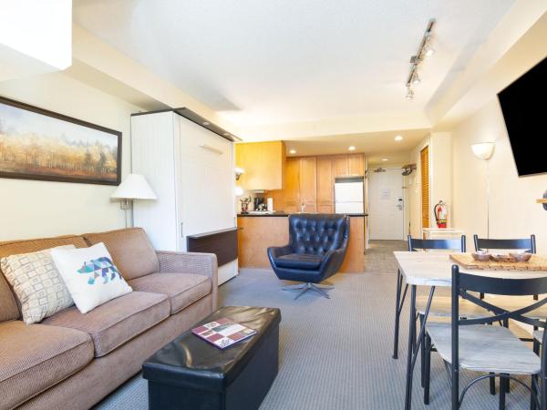 Whistler Village Centre by LaTour Hotels and Resorts : photo 2 de la chambre studio lit queen-size de luxe