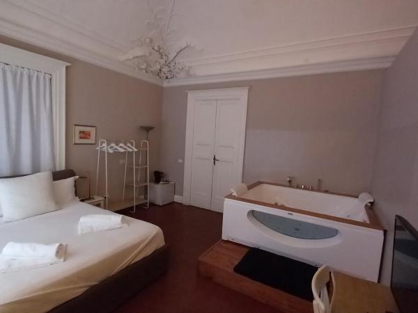 Acquadellarte B&B : photo 9 de la chambre suite avec baignoire spa