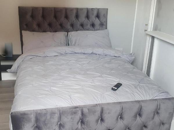 Tower Gardens Residence : photo 5 de la chambre chambre double avec salle de bains privative